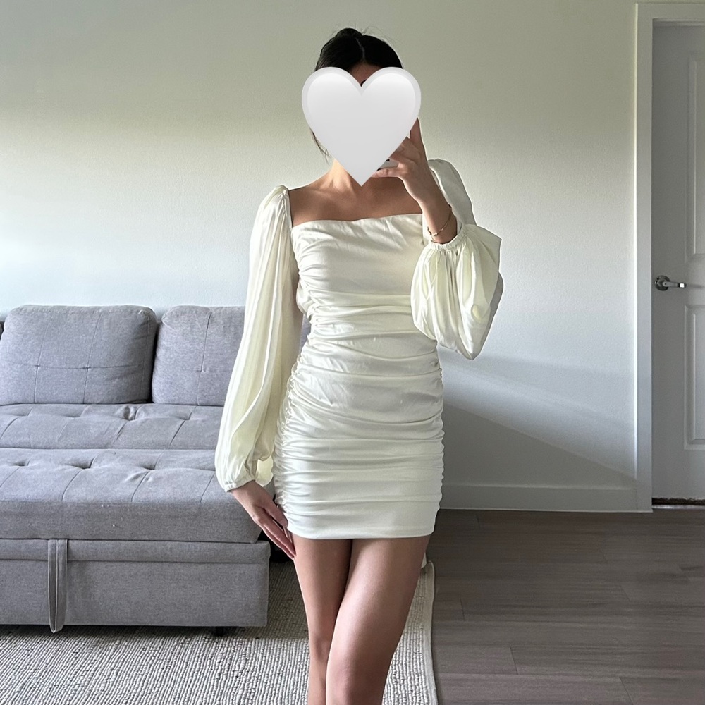 LIKE NEW! OH POLLY! ELEGANT WHITE SATIN PUFF LONG SLEEVE BODY CON MINI DRESS!